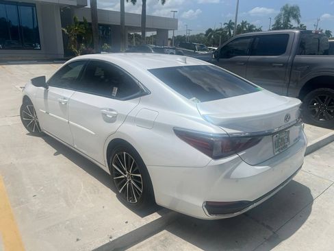 Certified 2023 Lexus ES 300h w/ Premium Package FWD image 4
