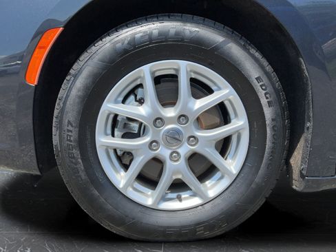 Used 2021 Chrysler Pacifica Touring-L FWD image 28