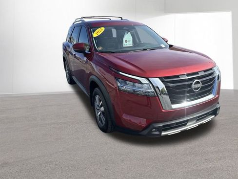 Certified 2023 Nissan Pathfinder SL image 3