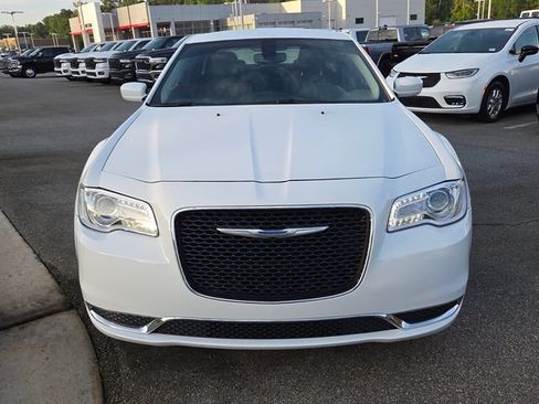 Used 2023 Chrysler 300 Touring RWD image 2