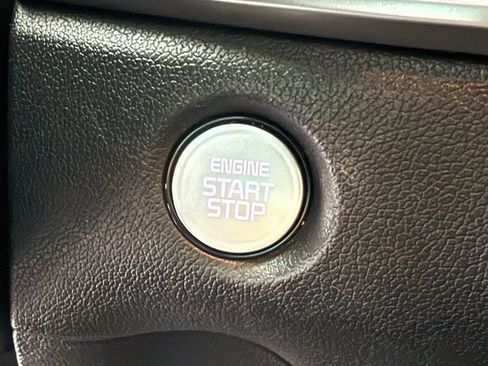 Used 2024 Kia Sorento S image 15