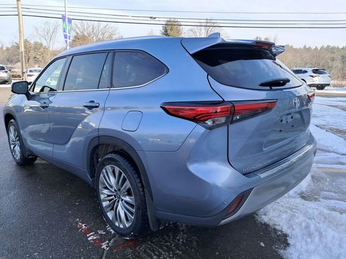 Used 2023 Toyota Highlander Platinum image 3