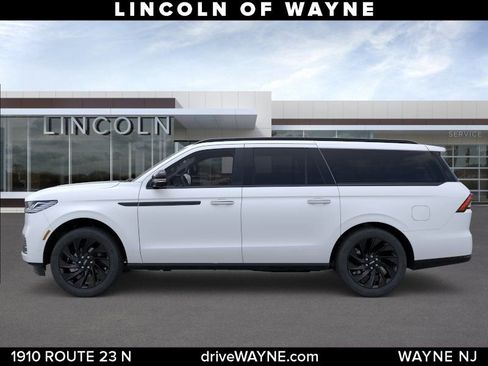New 2026 Lincoln Navigator L Reserve w/ Jet Appearance Package AWD/4WD image 3