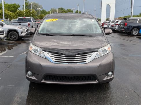 Used 2013 Toyota Sienna Limited w/ Premium Pkg AWD/4WD image 2