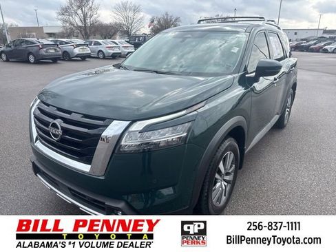 Used 2022 Nissan Pathfinder SL image 1