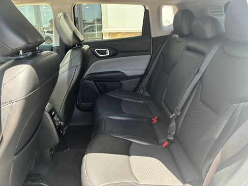 Used 2022 Jeep Compass Latitude w/ Sun and Sound Group AWD/4WD image 10
