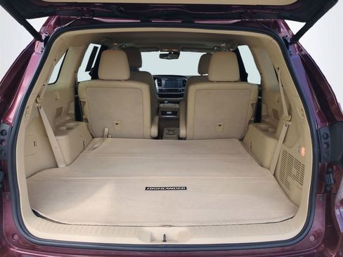 Used 2015 Toyota Highlander Limited w/ Driver Technology Package FWD image 14
