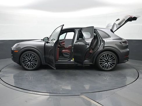 New 2025 Porsche Cayenne Turbo image 30