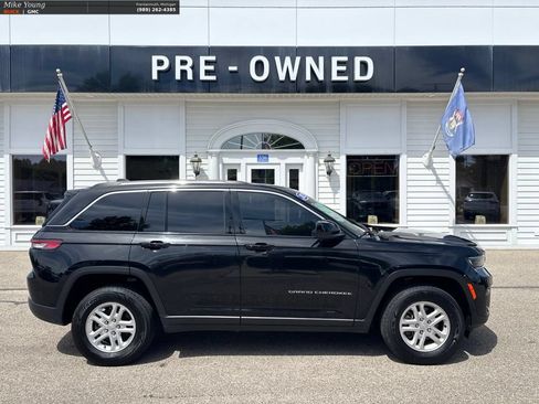Used 2023 Jeep Grand Cherokee Laredo AWD/4WD image 4