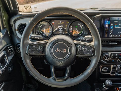 Used 2024 Jeep Wrangler Unlimited w/ Convenience Group image 25