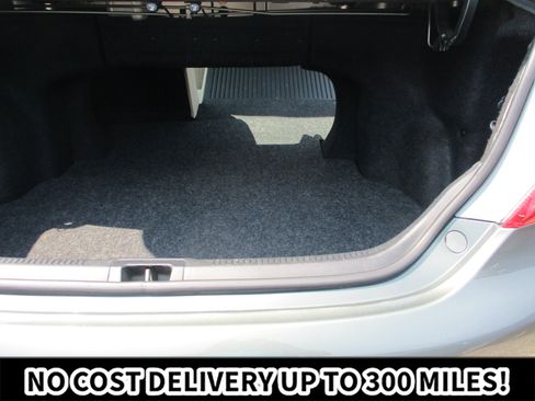 Used 2012 Toyota Camry LE FWD image 10