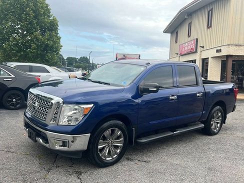 Used 2019 Nissan Titan SV w/ SV Convenience Package AWD/4WD image 9