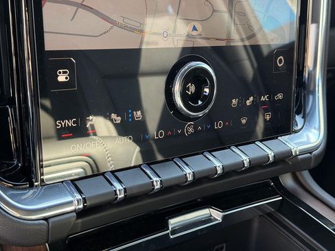 New 2026 GMC Yukon Denali w/ Denali Reserve Package AWD/4WD image 13