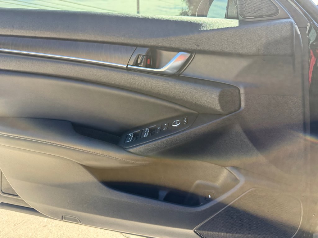 Used 2018 Honda Accord EX image 11