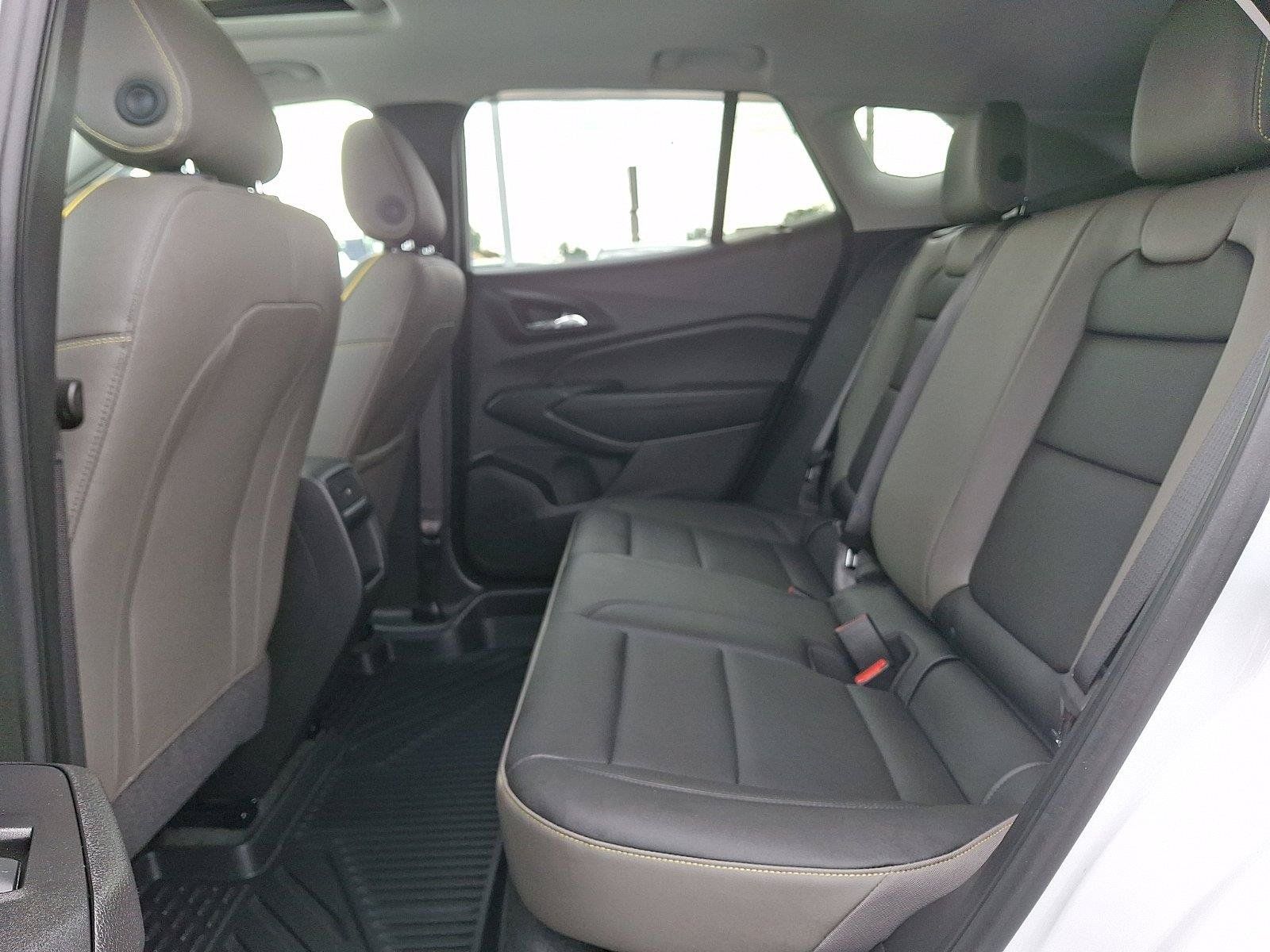 Used 2025 Chevrolet Trax ACTIV w/ Sunroof Package FWD image 11