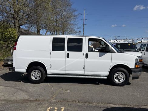 Used 2024 Chevrolet Express 2500 w/ Driver Convenience Package image 5