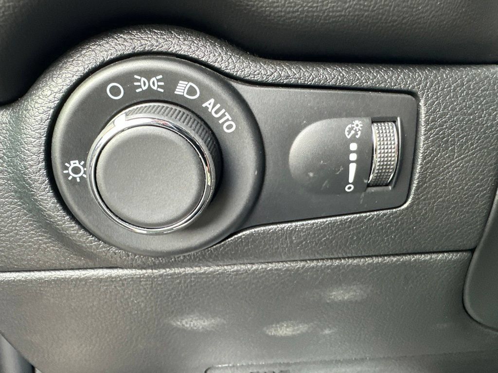Used 2025 Dodge Durango GT AWD/4WD image 21