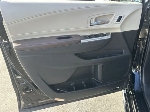 Used 2022 Toyota Sienna Platinum image 23