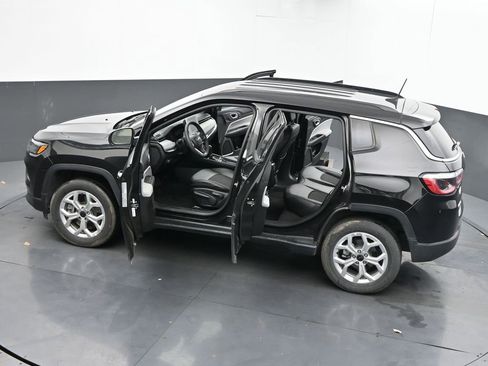 Used 2025 Jeep Compass Latitude image 45