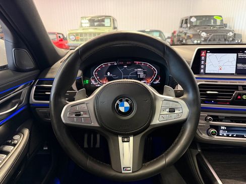 Used 2020 BMW 740i xDrive w/ M Sport Package AWD/4WD image 26