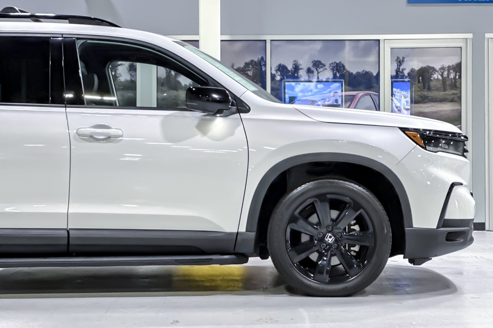 Used 2025 Honda Pilot Black Edition image 37