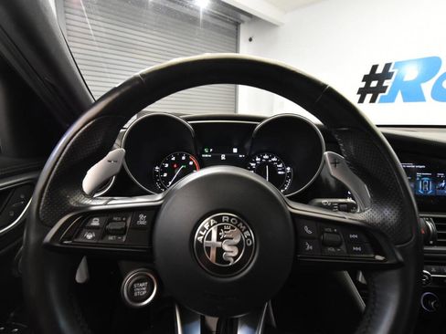 Used 2023 Alfa Romeo Giulia Veloce image 23