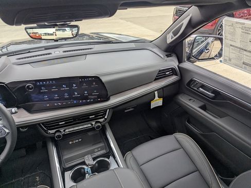 New 2026 Chevrolet Suburban Premier image 22