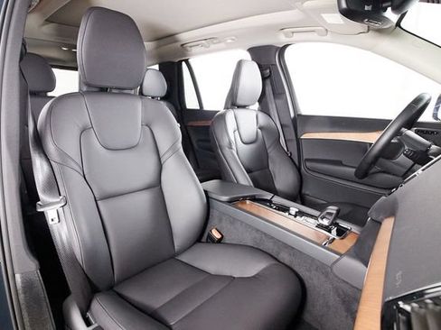 Certified 2025 Volvo XC90 B6 Plus w/ Protection Package Premier AWD/4WD image 18