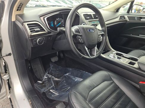 Used 2017 Ford Fusion SE w/ Fusion SE Technology Package image 23