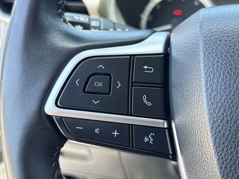 Used 2023 Toyota Highlander LE FWD image 35