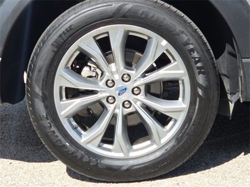 Certified 2023 Ford Explorer Limited image 9