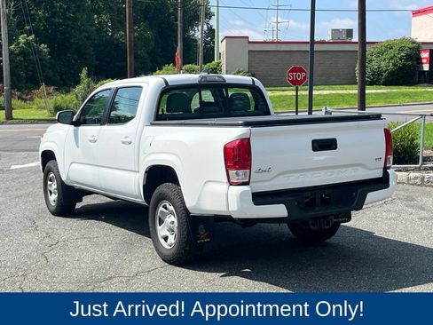 Used 2017 Toyota Tacoma SR w/ Tow Package AWD/4WD image 5