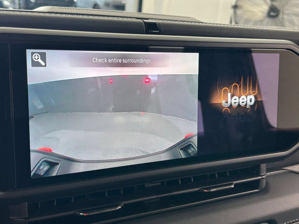Used 2024 Jeep Gladiator Mojave AWD/4WD image 36