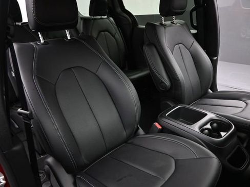 New 2025 Chrysler Voyager LX image 24