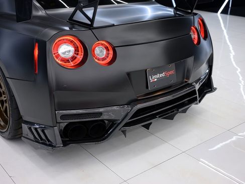 Used 2018 Nissan GT-R Premium image 23