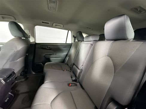 Used 2024 Toyota Highlander LE image 28