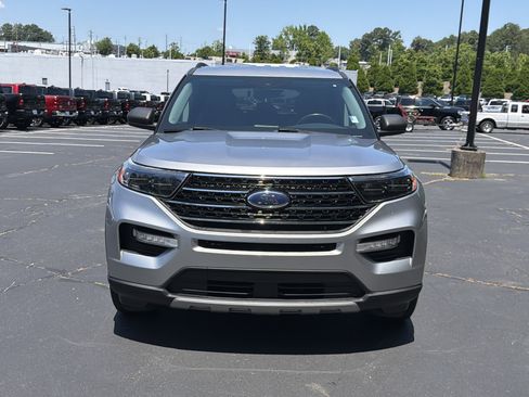 Used 2021 Ford Explorer XLT w/ Equipment Group 202A RWD image 3