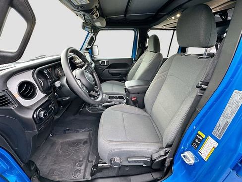 Used 2025 Jeep Wrangler Sport image 19