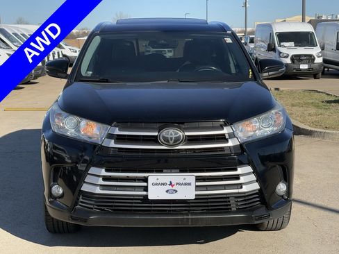 Used 2019 Toyota Highlander XLE image 11