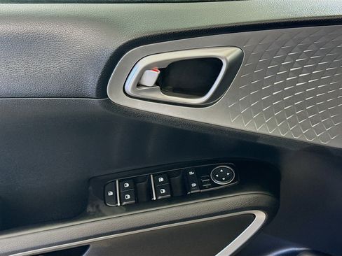 Used 2025 Kia Soul LX w/ LX Technology Package image 23