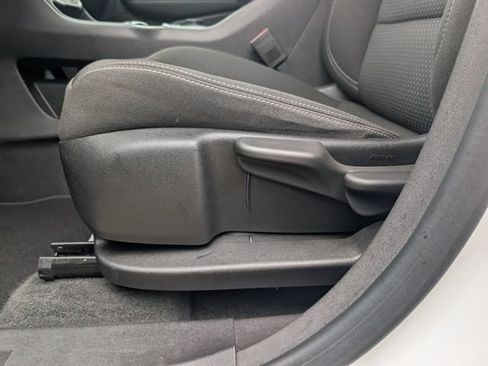 Used 2024 GMC Terrain SLE FWD image 19