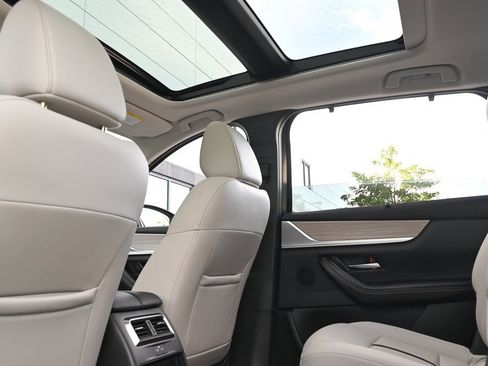 Used 2024 MAZDA CX-90 Plug-In Hybrid w/ Premium Pkg image 13