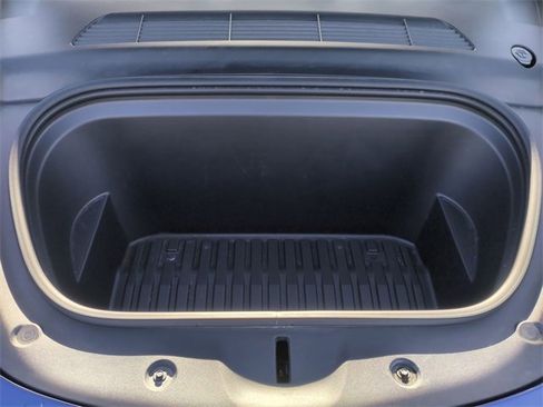 Used 2022 Tesla Model Y Long Range image 37