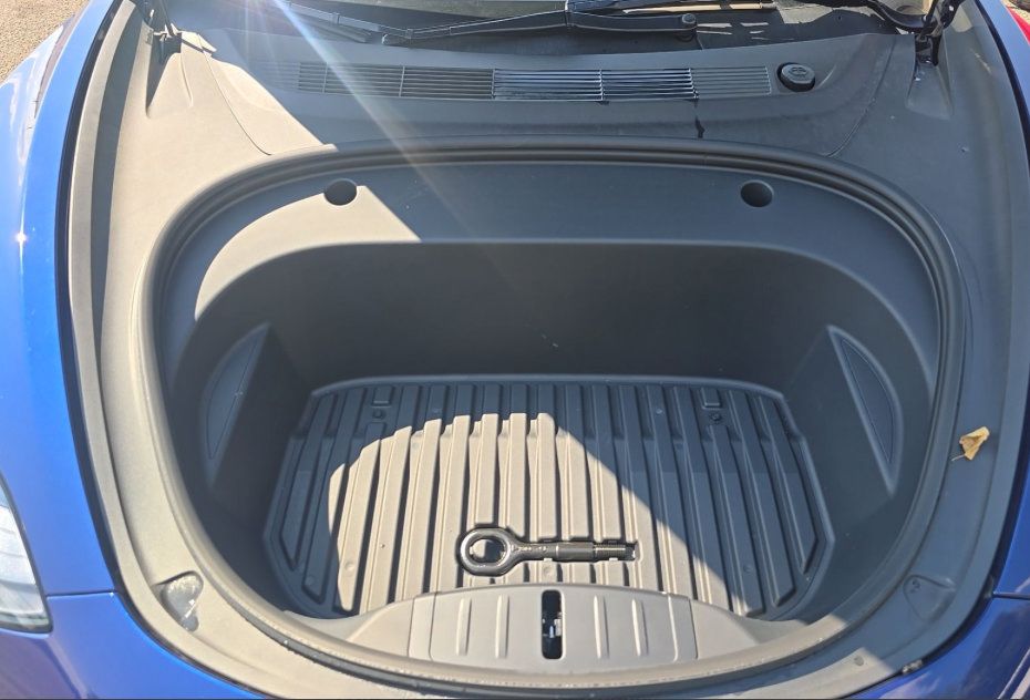 Used 2023 Tesla Model 3 Standard Range RWD image 2