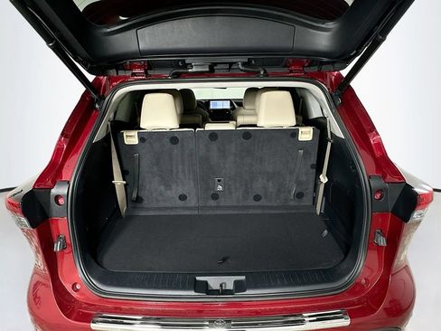 Used 2022 Toyota Highlander Platinum FWD image 33