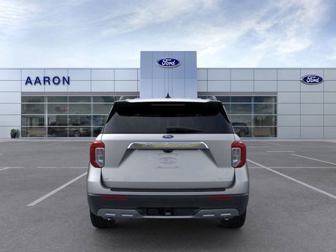 Used 2024 Ford Explorer XLT w/ Equipment Group 202A image 5