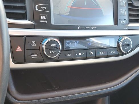 Used 2016 Toyota Highlander Limited image 21