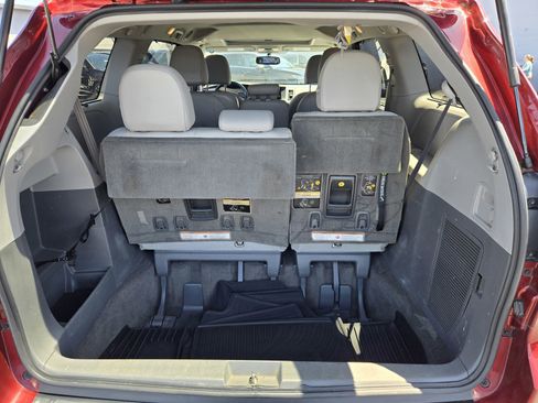 Used 2017 Toyota Sienna FWD image 27