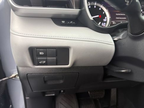 Used 2022 Toyota Highlander XLE AWD/4WD image 25