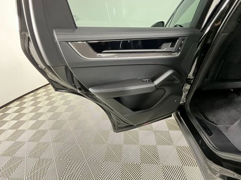 Used 2025 Porsche Cayenne Turbo image 27